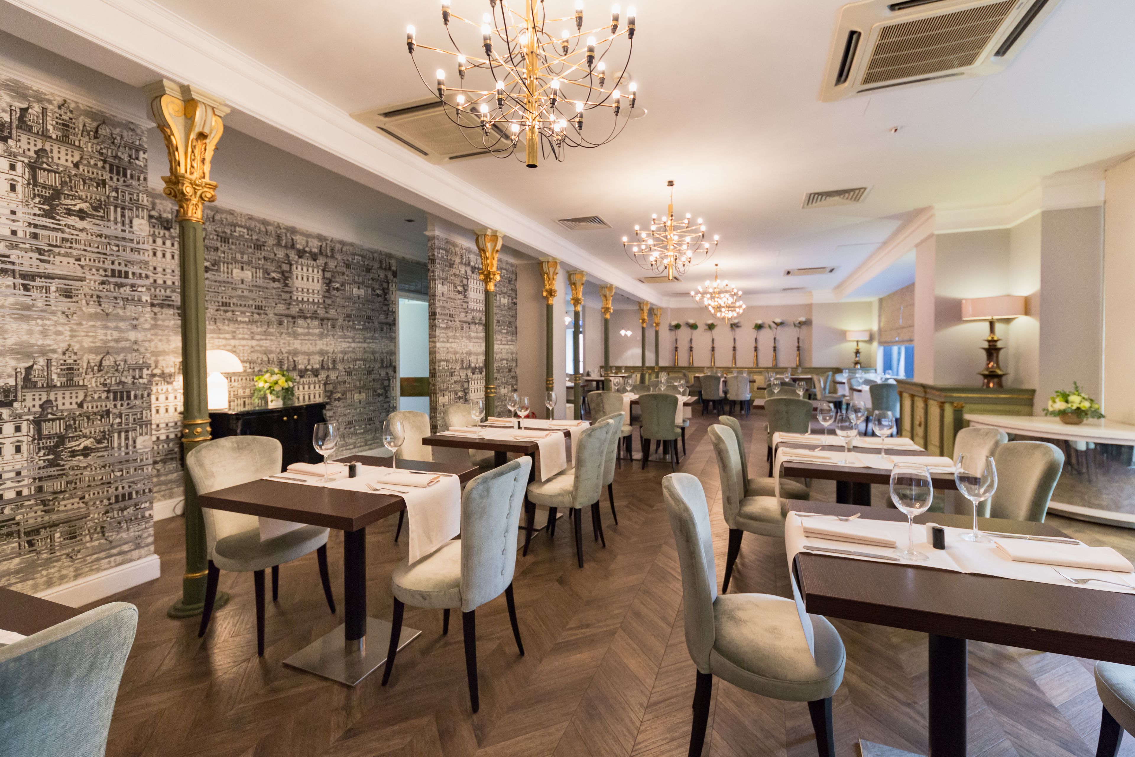 2 restaurants, breakfast served