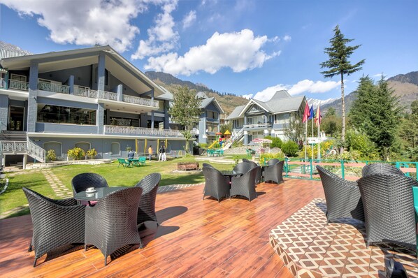Sundeck - The Highland Park (Manali)