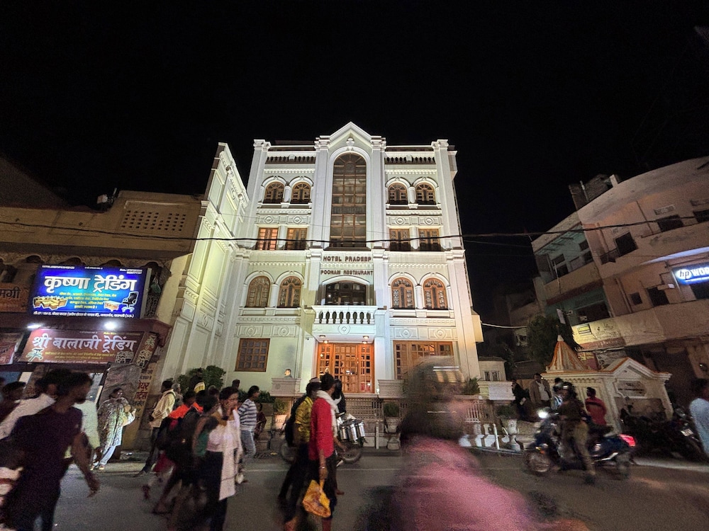 Hotel Pradeep by null