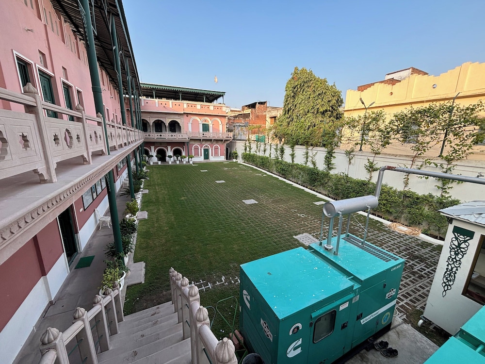 Hotel Pradeep by null