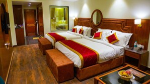 Desk, rollaway beds (surcharge), WiFi (free) - Comfort Inn Snow Park, Manali (Manali)