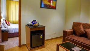 Suite, 1 Double Bed with Sofa bed, Non Smoking | Desk, rollaway beds (surcharge), WiFi (free) - Comfort Inn Snow Park, Manali (Manali)