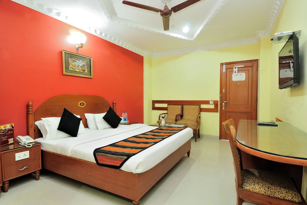 Super Deluxe Room | Minibar, in-room safe, desk, free WiFi