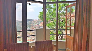 Super Deluxe Room with Small Balcony and Bathtub | Mountain view