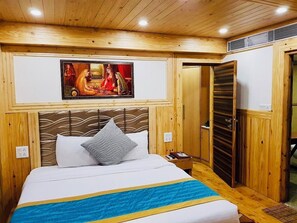 Family Suite Room | Desk, free WiFi