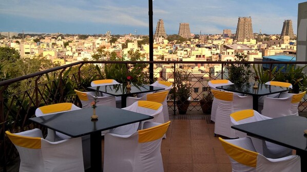 2 restaurants, international cuisine - Hotel Supreme (Madurai)