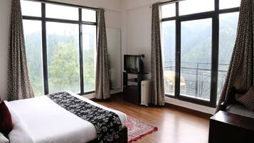 Minibar, in-room safe, desk, rollaway beds