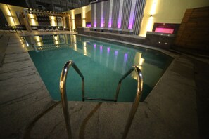 Outdoor pool - The Amayaa (Varanasi)