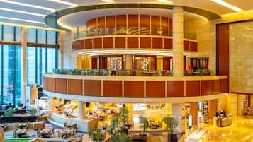 4 restaurants, breakfast served