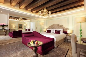 Premium bedding, down comforters, Select Comfort beds, minibar - Hotel Palazzo Giovanelli e Gran Canal (Venice)