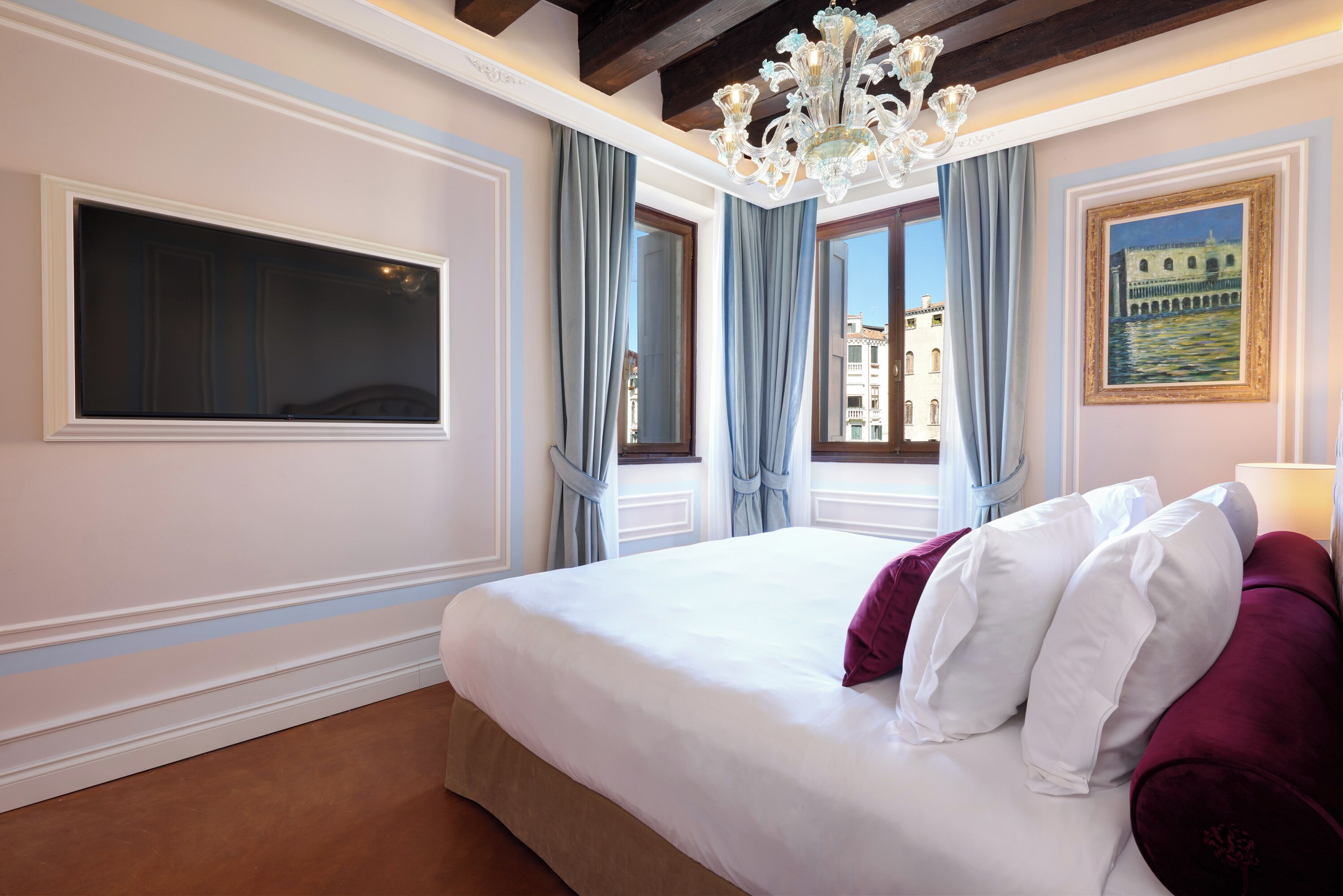 Grand Suite, Canal View