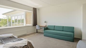 Firemannsrom – comfort | Oppholdsområde | En 26-tommers Flatskjerm-TV med kabel-kanaler samt TV