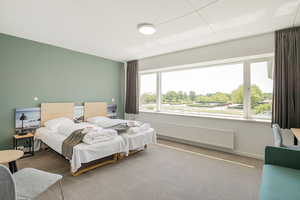 Literie de qualité supérieure, surmatelas, bureau, chambres insonorisées