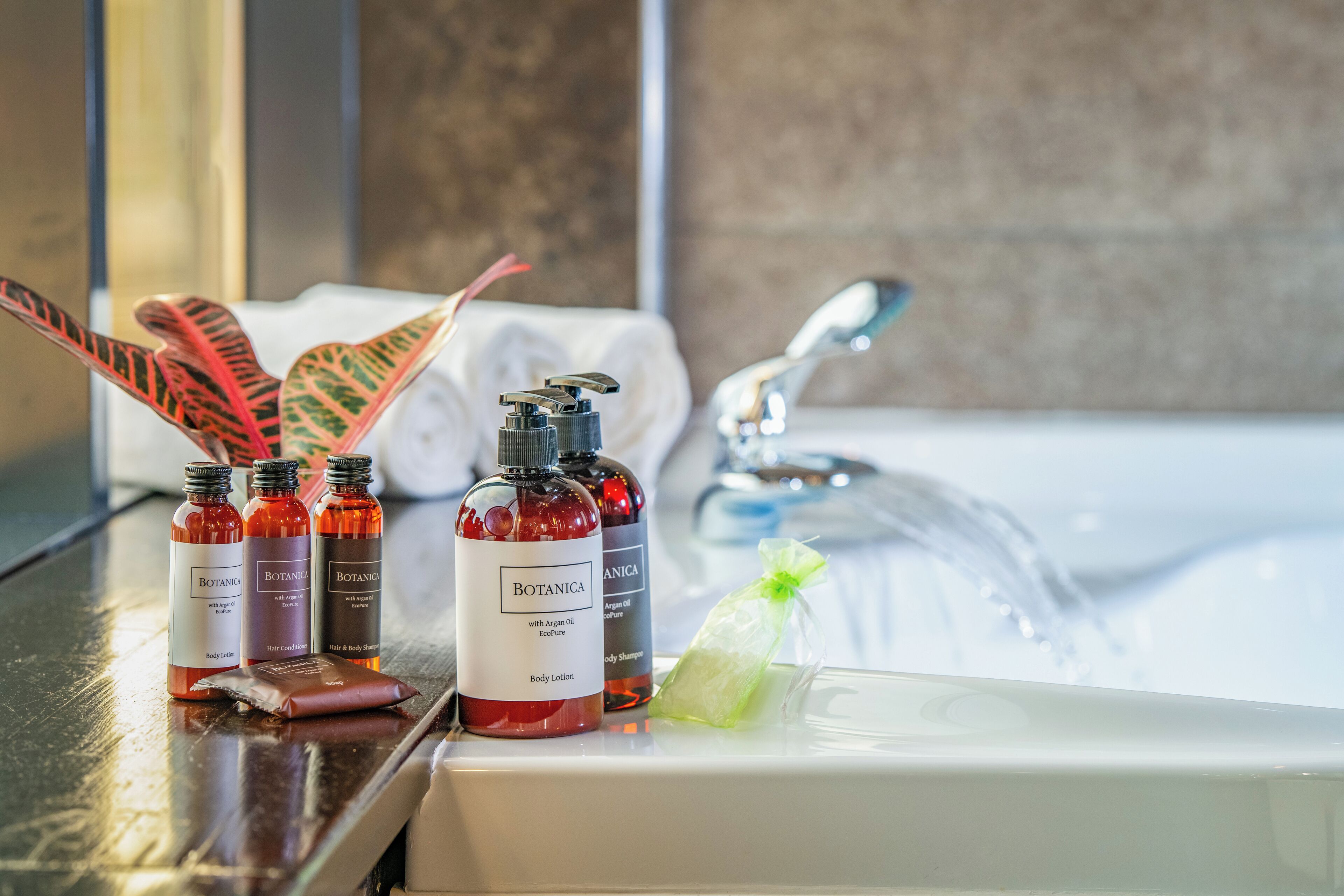grand studio suite | bathroom | free toiletries, hair dryer, towels