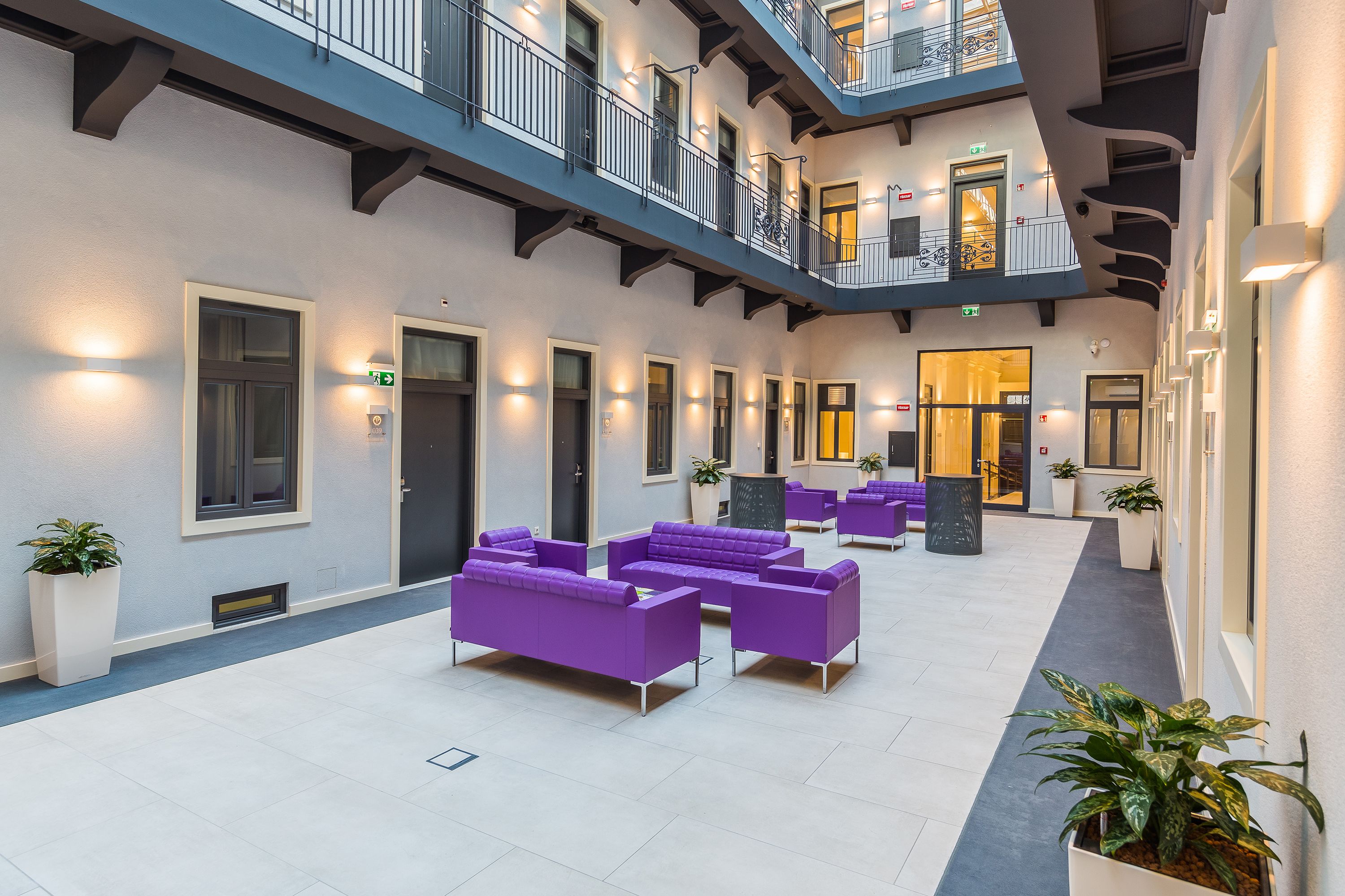 superior double room | courtyard