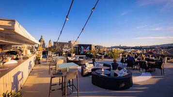 2 restoran, sarapan, makan tengah hari dihidangkan; masakan antarabangsa