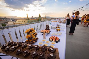 2 restoran, melayani sarapan, makan siang; sajian masakan internasional
