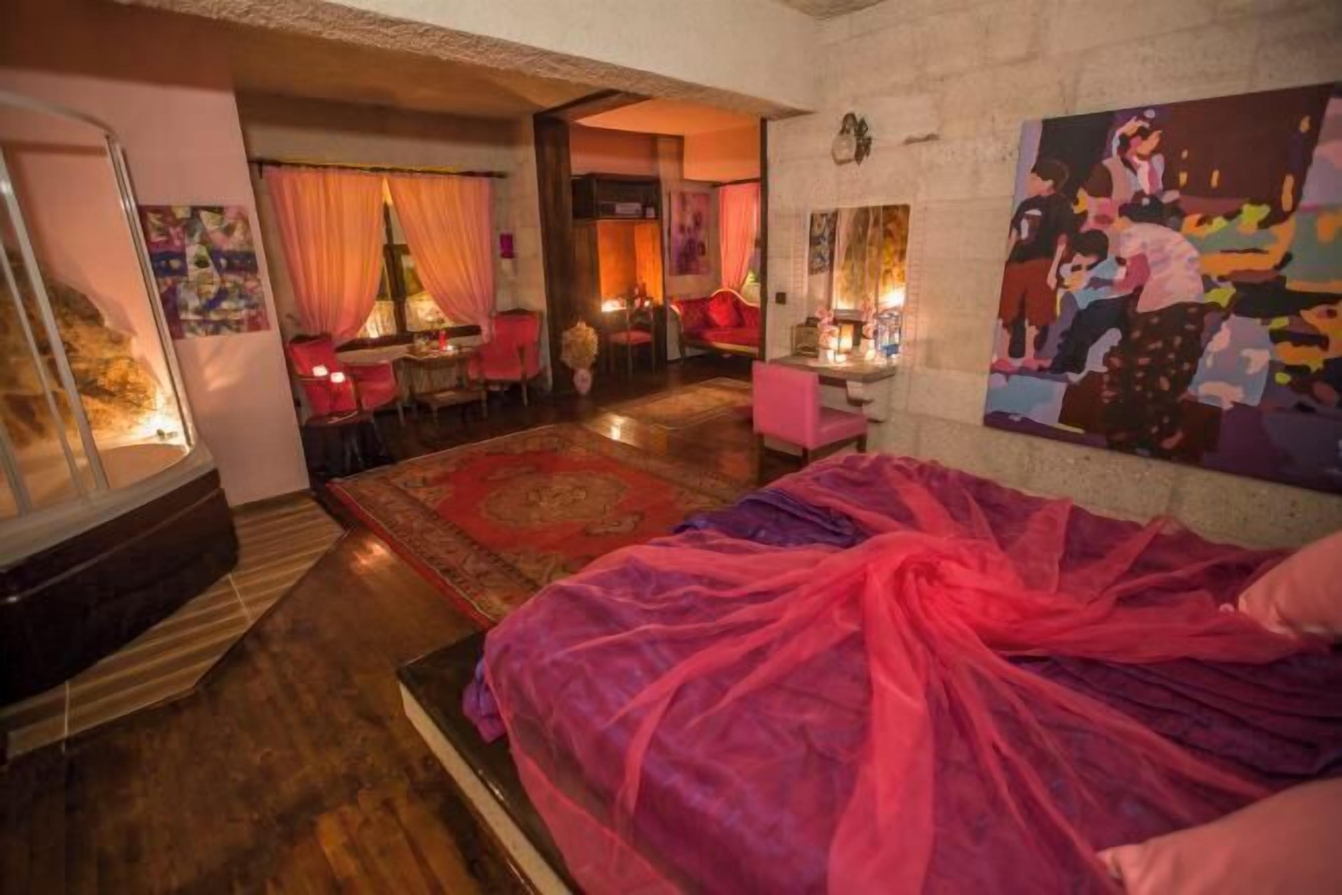 1 bedroom, Egyptian cotton sheets, premium bedding, memory-foam beds