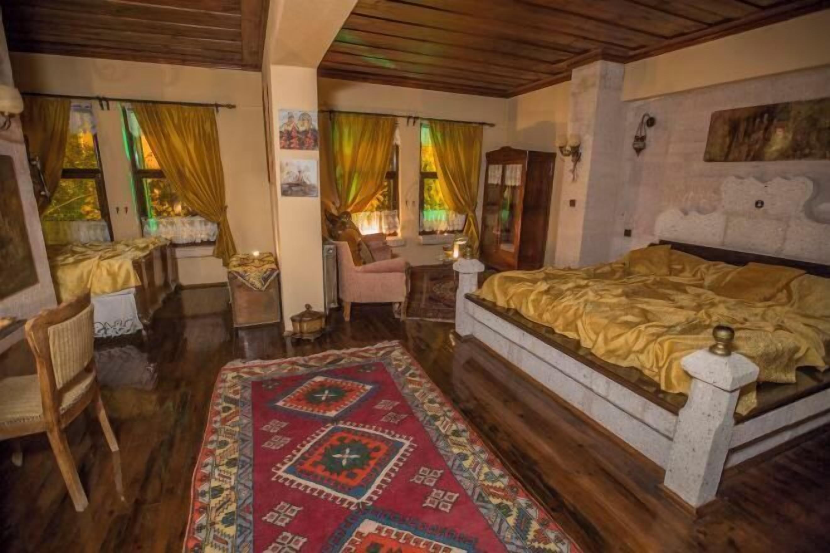 1 bedroom, Egyptian cotton sheets, premium bedding, memory-foam beds