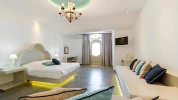 Junior suite, uitzicht op zee (Exterior Spa Bath - 4 pax) | Een minibar, een kluis op de kamer, geluiddichte muren, gratis wifi