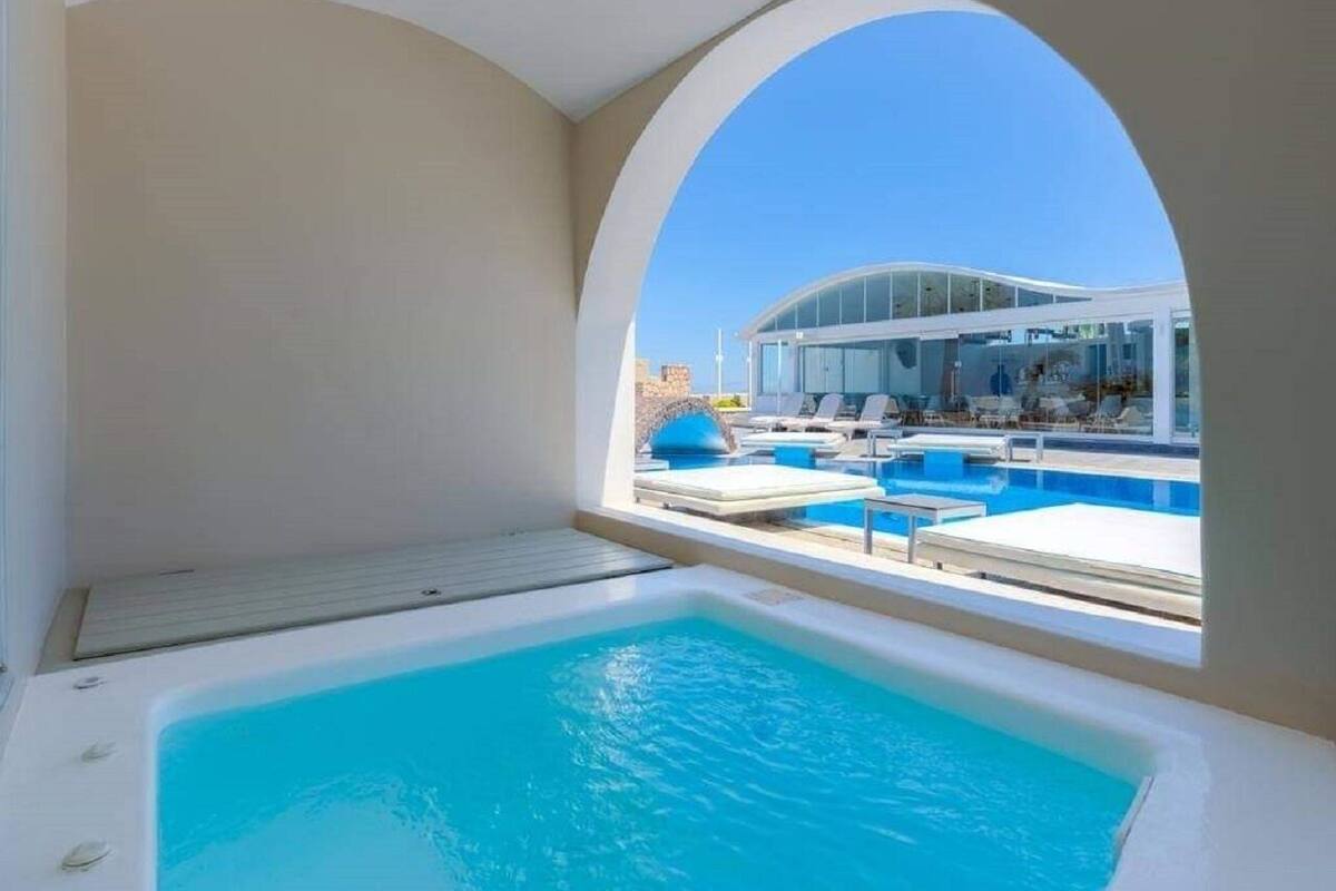 Junior Suite, Sea View (Exterior Spa Bath) | Minibar, in-room safe, soundproofing, WiFi (free)