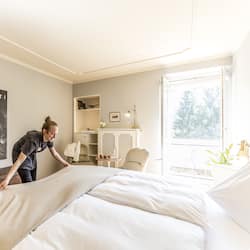 Minibar, coffres-forts dans les chambres, bureau, Wi-Fi gratuit