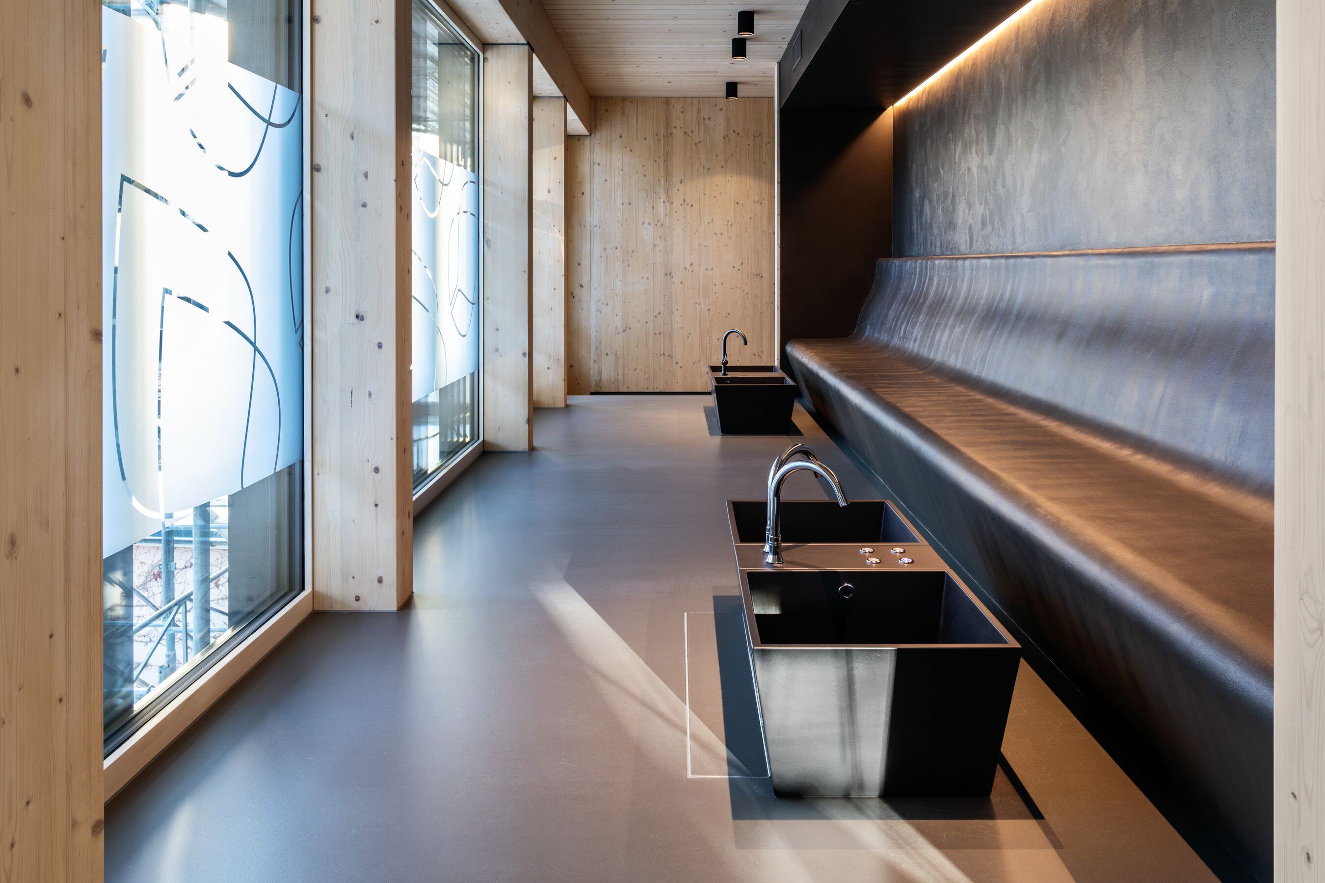 sauna, steam room, hot stone massages, thai massages, sports massages