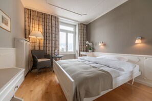 Økonomirom, fjellutsikt | Minibar, safe på rommet, skrivebord og wi-fi (inkludert)