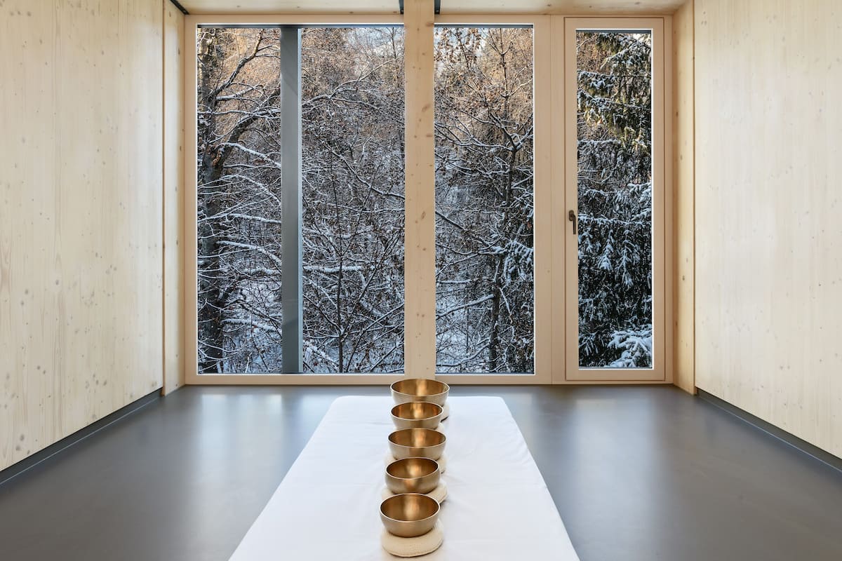 sauna, steam room, hot stone massages, thai massages, sports massages