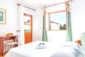 Villa, 4 chambres, terrasse, vue sur la mer | Lit de bébé (gratuit)