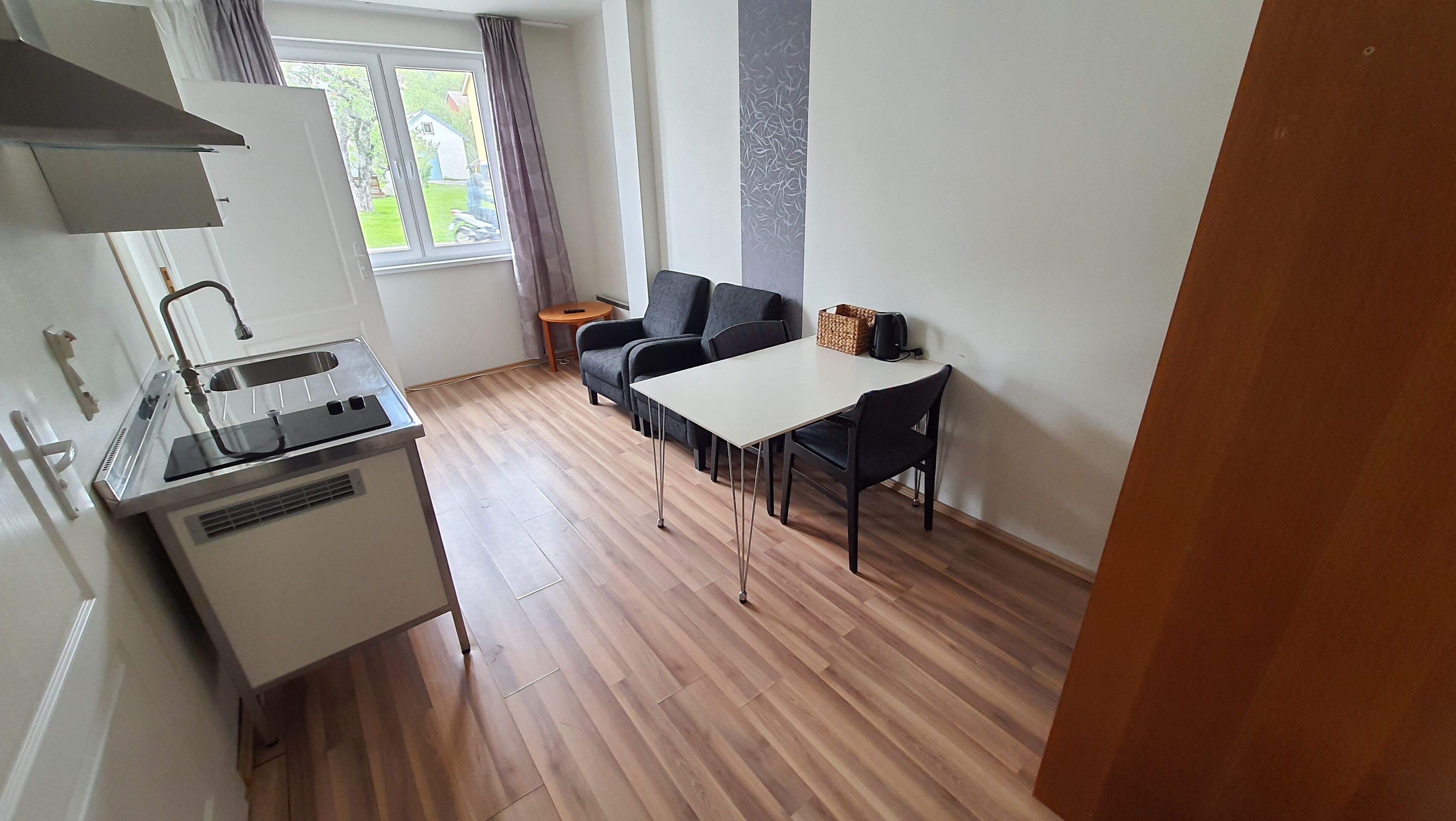 basic apartment, 2 single beds | blackout curtains, soundproofing, free wifi, bed sheets