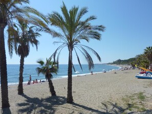Beach nearby - Hostal Berlin (Marbella)
