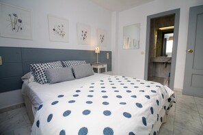 Free WiFi, bed sheets - Hostal Berlin (Marbella)