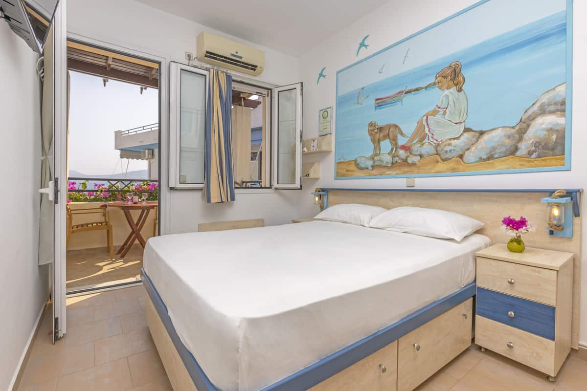 Standard Studio, Partial Sea View | 1 bedroom, premium bedding, in-room safe, individually decorated