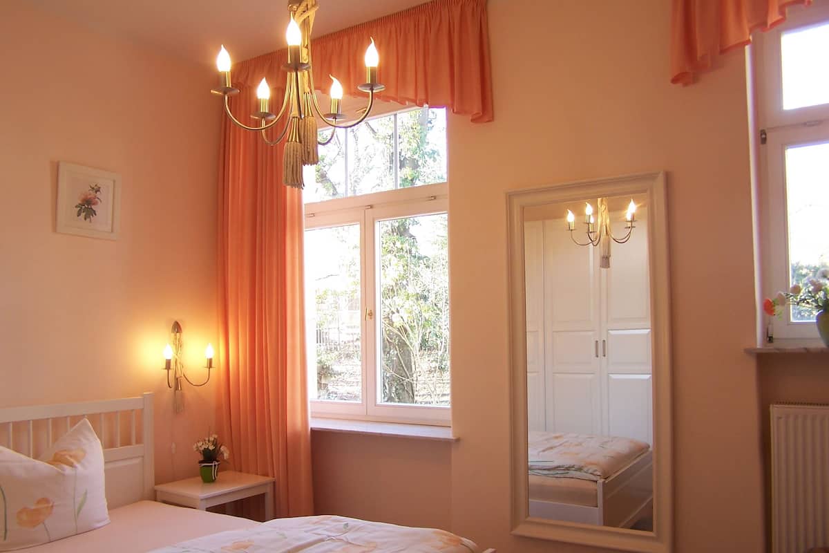 Single Room, Kitchen | 1 bedroom, hypo-allergenic bedding, in-room safe, individually decorated