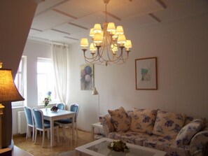 Romantic Suite, Kitchen | Living room - Hotel Appartement Villa Ulenburg (Dresden)