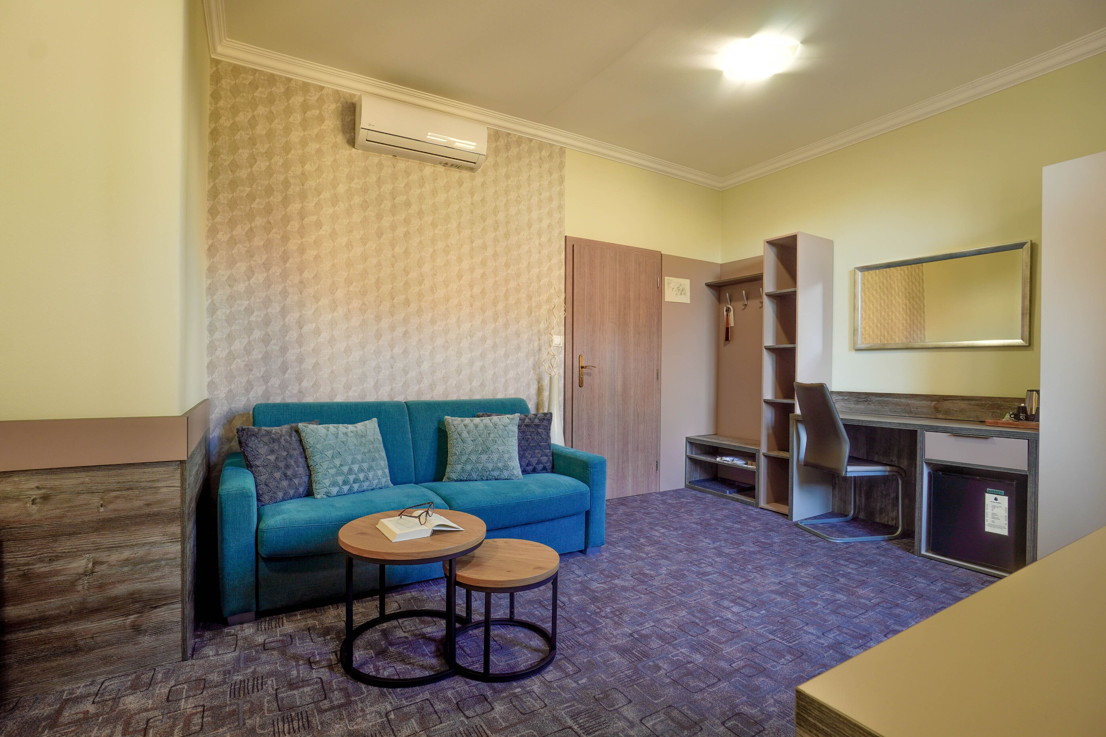 business single room | room amenity