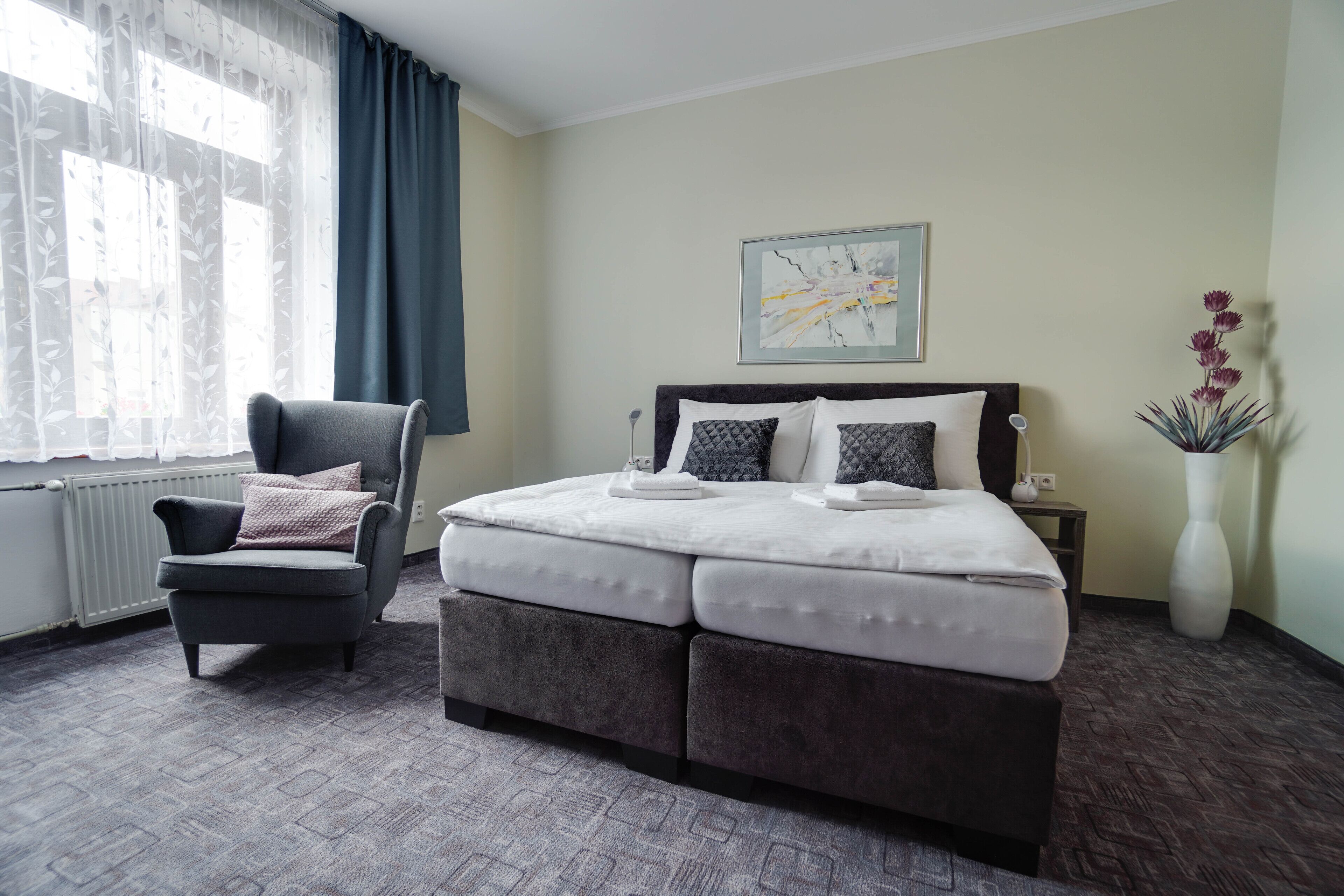 Literie hypoallergénique, minibar, bureau, rideaux occultants