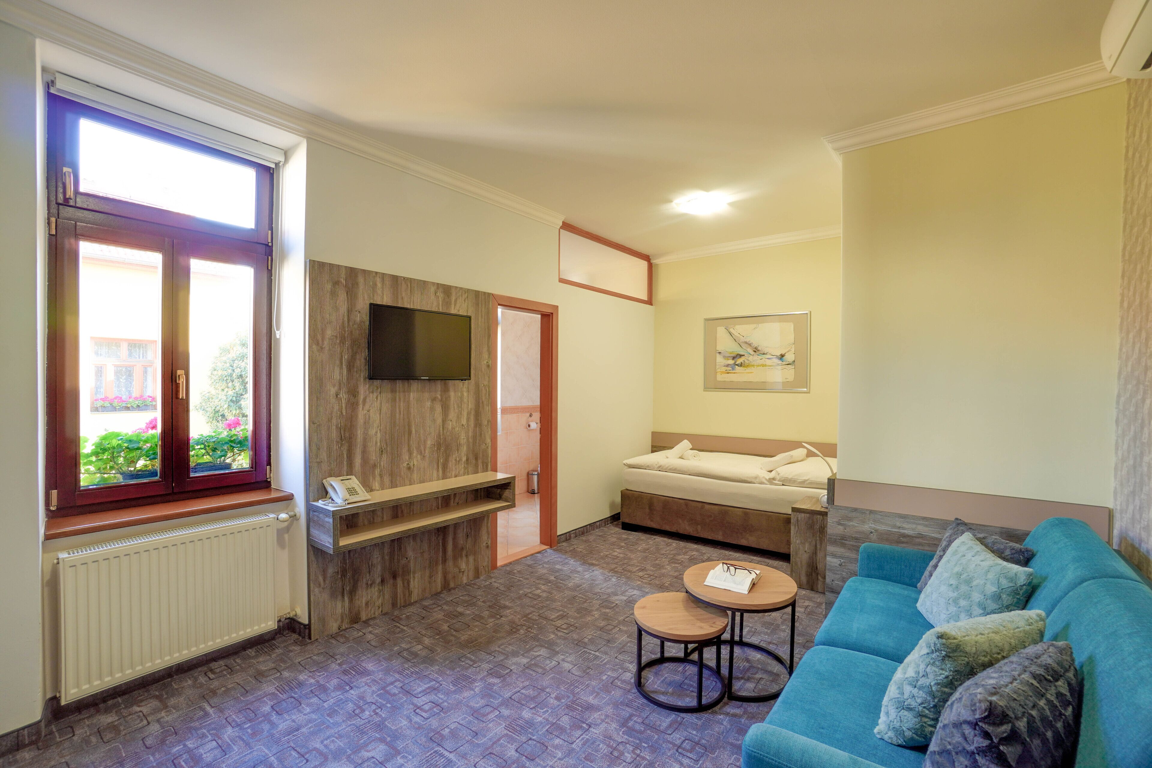 business single room | room amenity