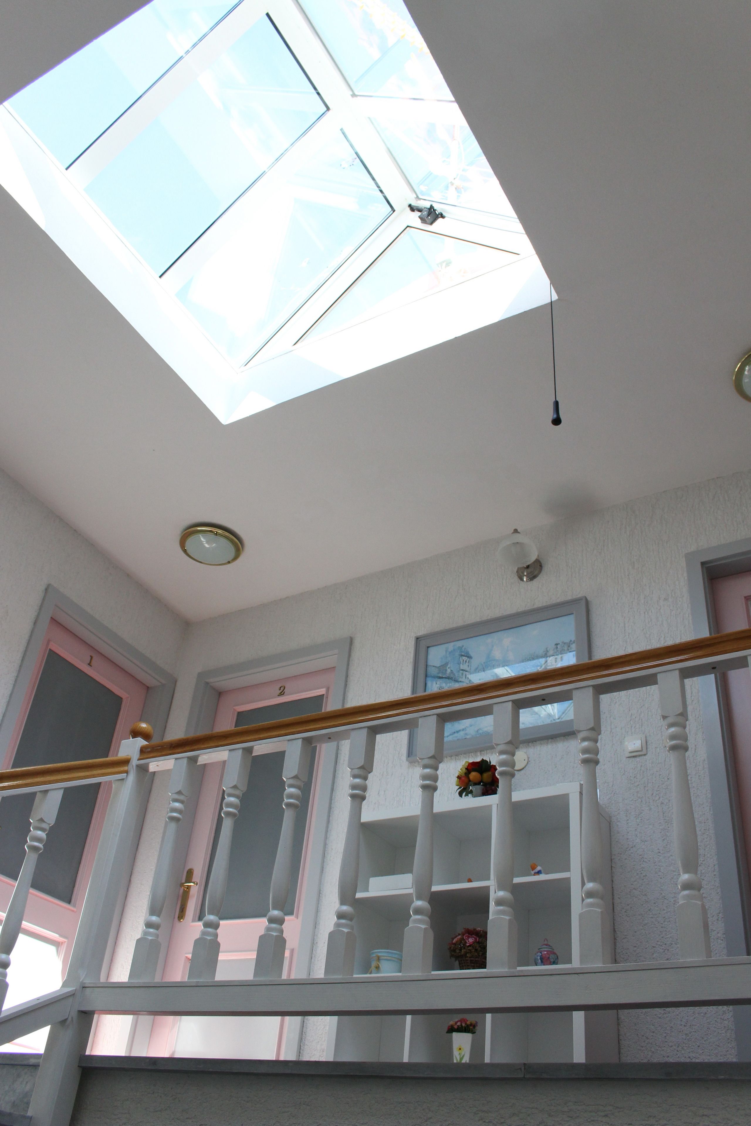 Check-in/check-out kiosk