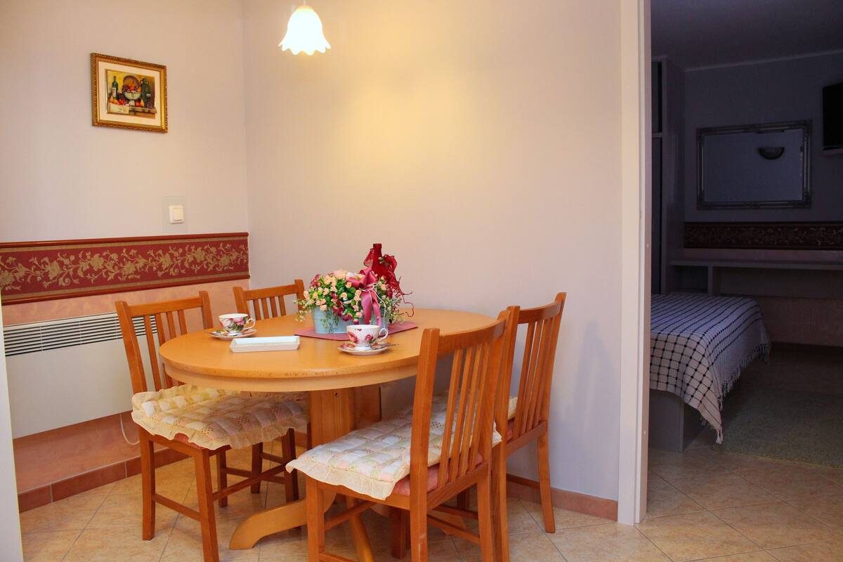 Apartment for 4 people | 4 bedrooms, premium bedding, desk, cribs (free)