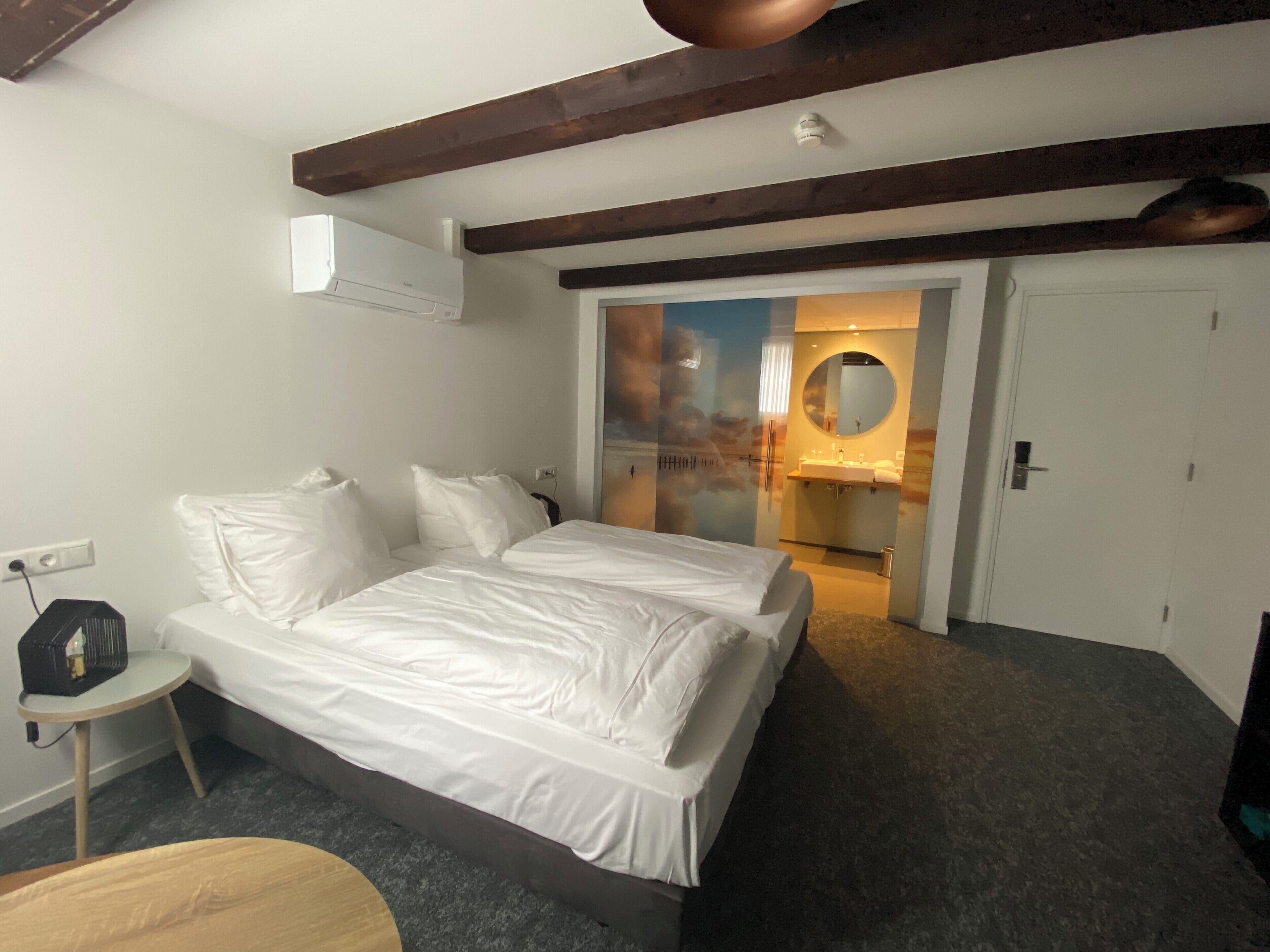 standard double room, ground floor | in-room safe, free wifi, bed sheets