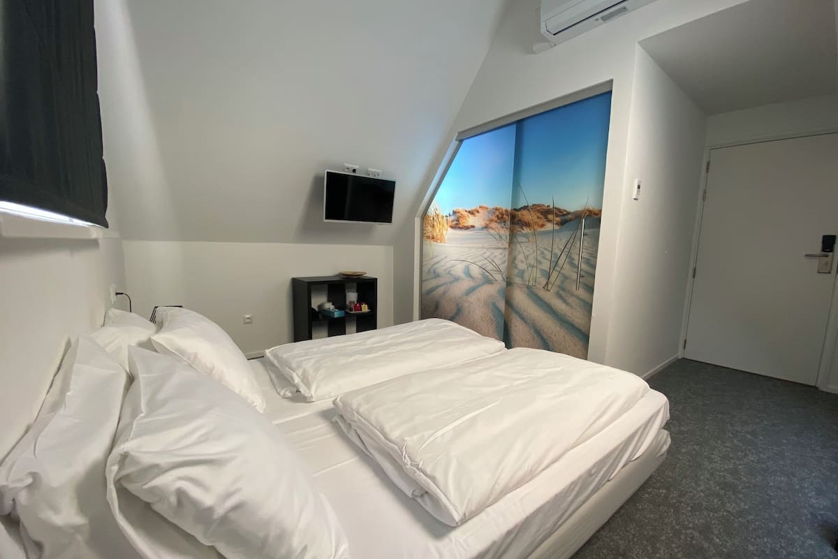 Standard Double Room | 1 bedroom, in-room safe, free WiFi, bed sheets