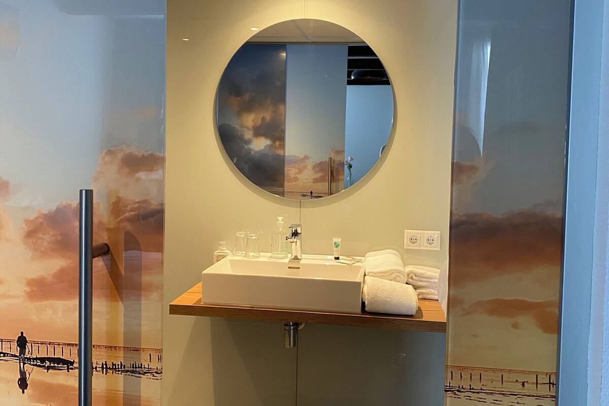 standard double room, ground floor | bathroom | free toiletries, hair dryer, towels, soap