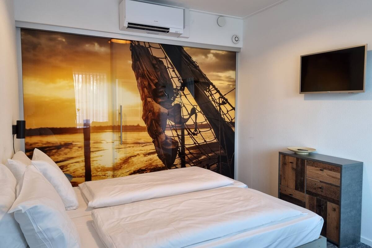 economy double room | in-room safe, free wifi, bed sheets