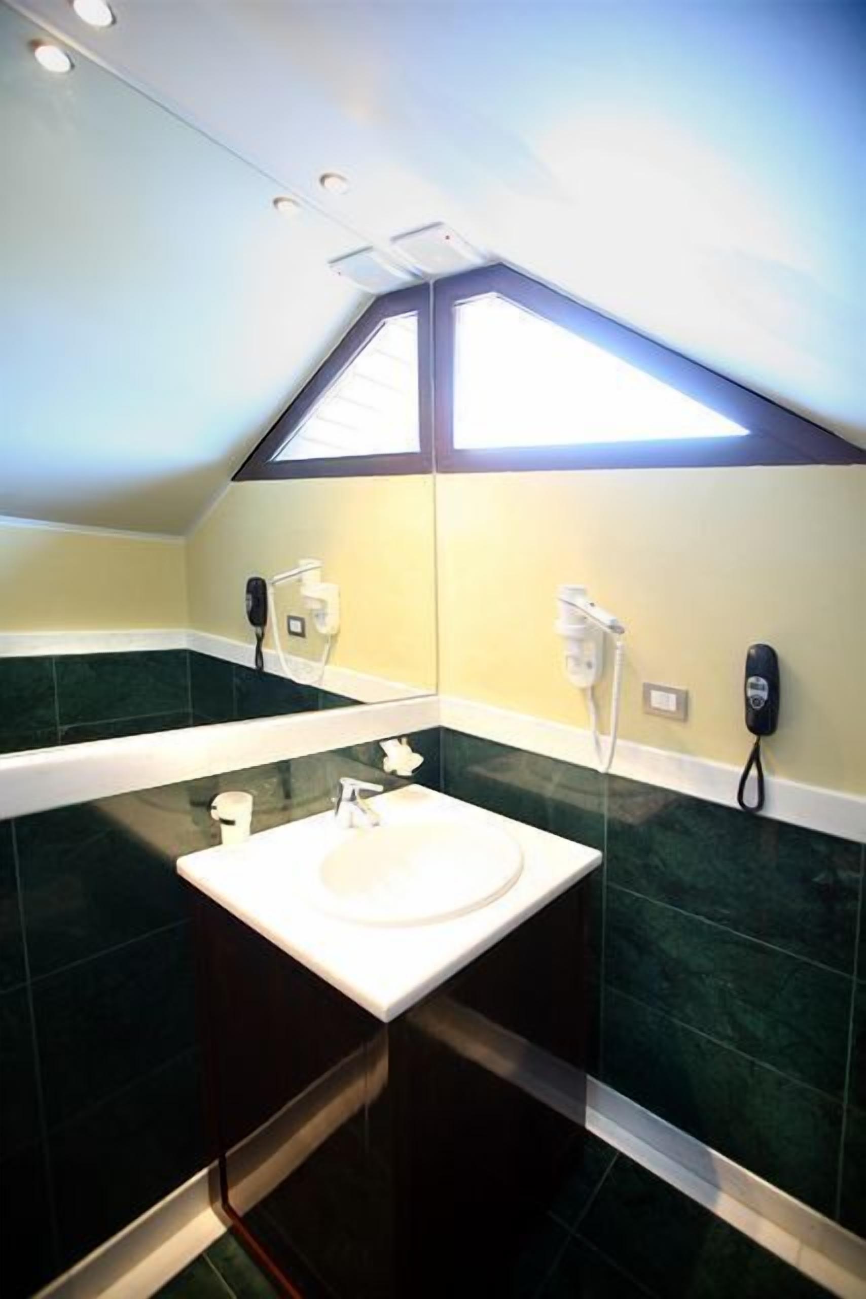 Wastafel kamar mandi