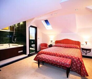 Minibar, Zimmersafe, Schreibtisch, schallisolierte Zimmer