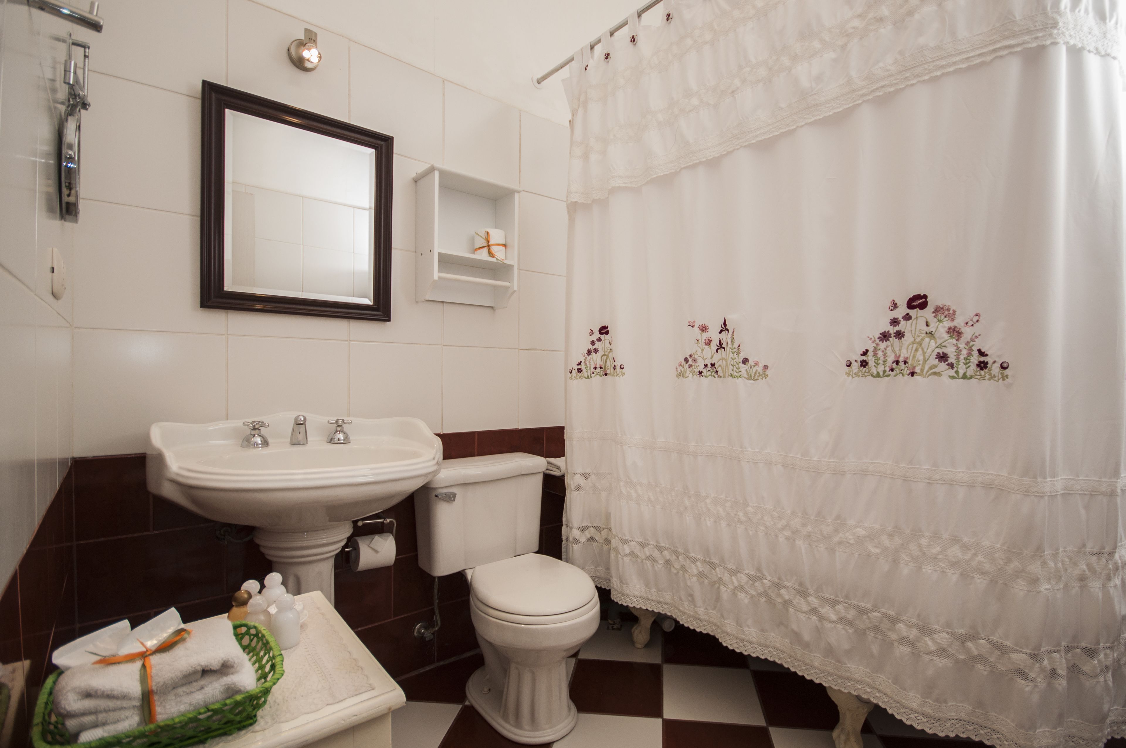 superior room, balcony, sea view | bathroom | combined shower/bathtub, hair dryer, towels