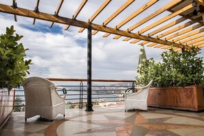 Terrace/patio - Hotel Boutique Acontraluz (Valparaiso)