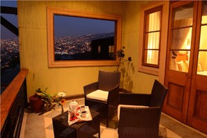 Superior Room, Balcony, Sea View | Terrace/patio - Hotel Boutique Acontraluz (Valparaiso)
